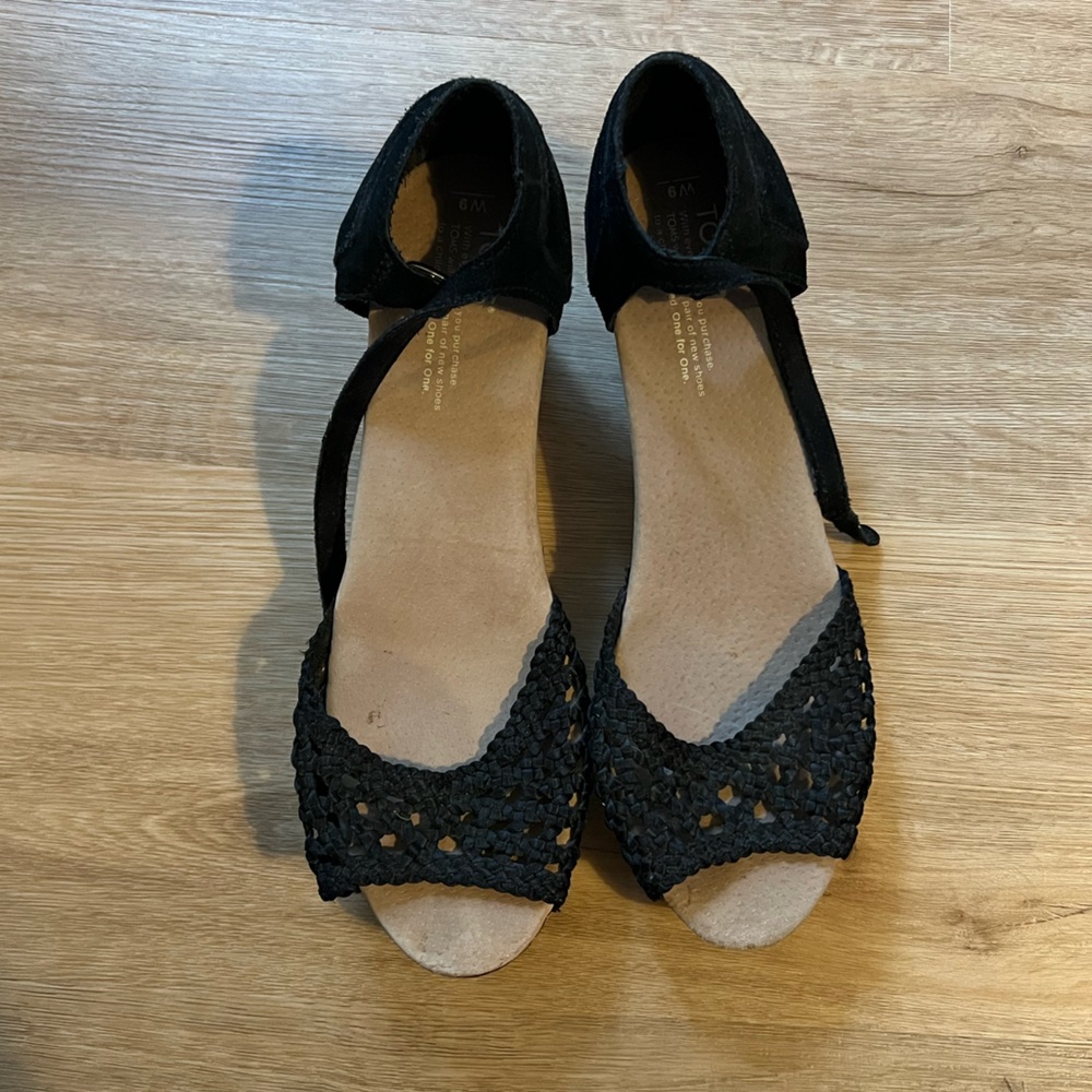 Tom’s Wedge Sandals Espadrille Style Black Size 9